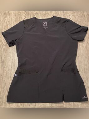 Barco One Wellness women’s scrub top, black, small.